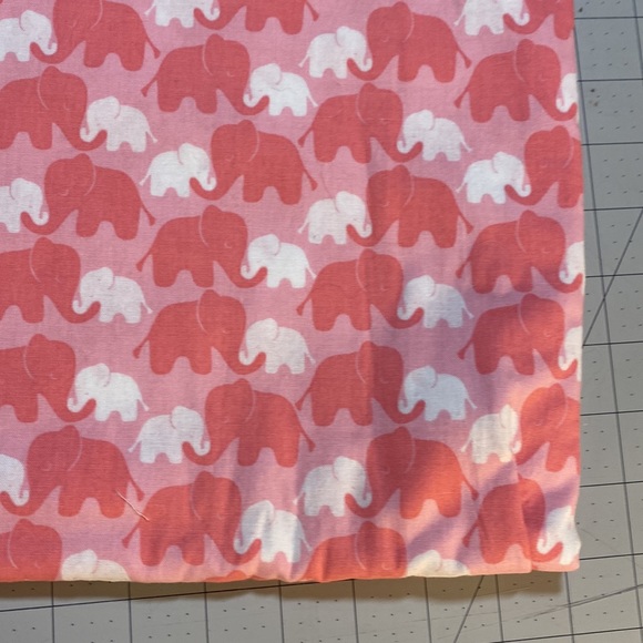 Baby Elephant w/mom 💯% Cotton FABRIC  by the Yard! - Picture 2 of 4